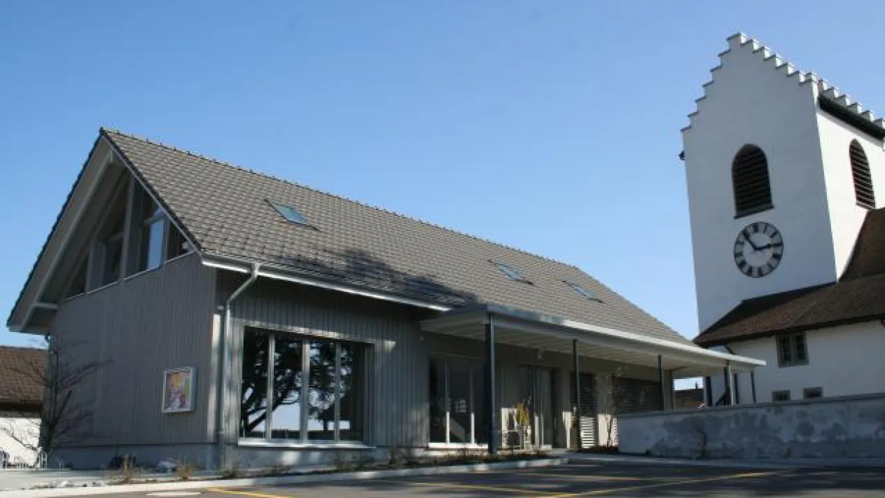 Kirche und neues Kirchenzentrum (Foto: Katharina Hediger)
