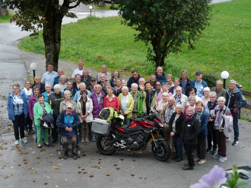 P1090125 Gruppenfoto (Foto: Sekretariat Berg) P1090125 Gruppenfoto (Foto: Sekretariat Berg)